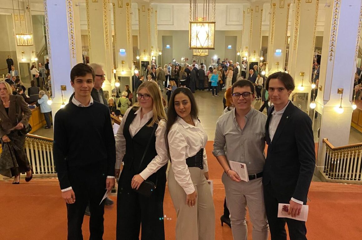 Schloss Krumbach Students Attend Diego Flórez’s Opera Concert